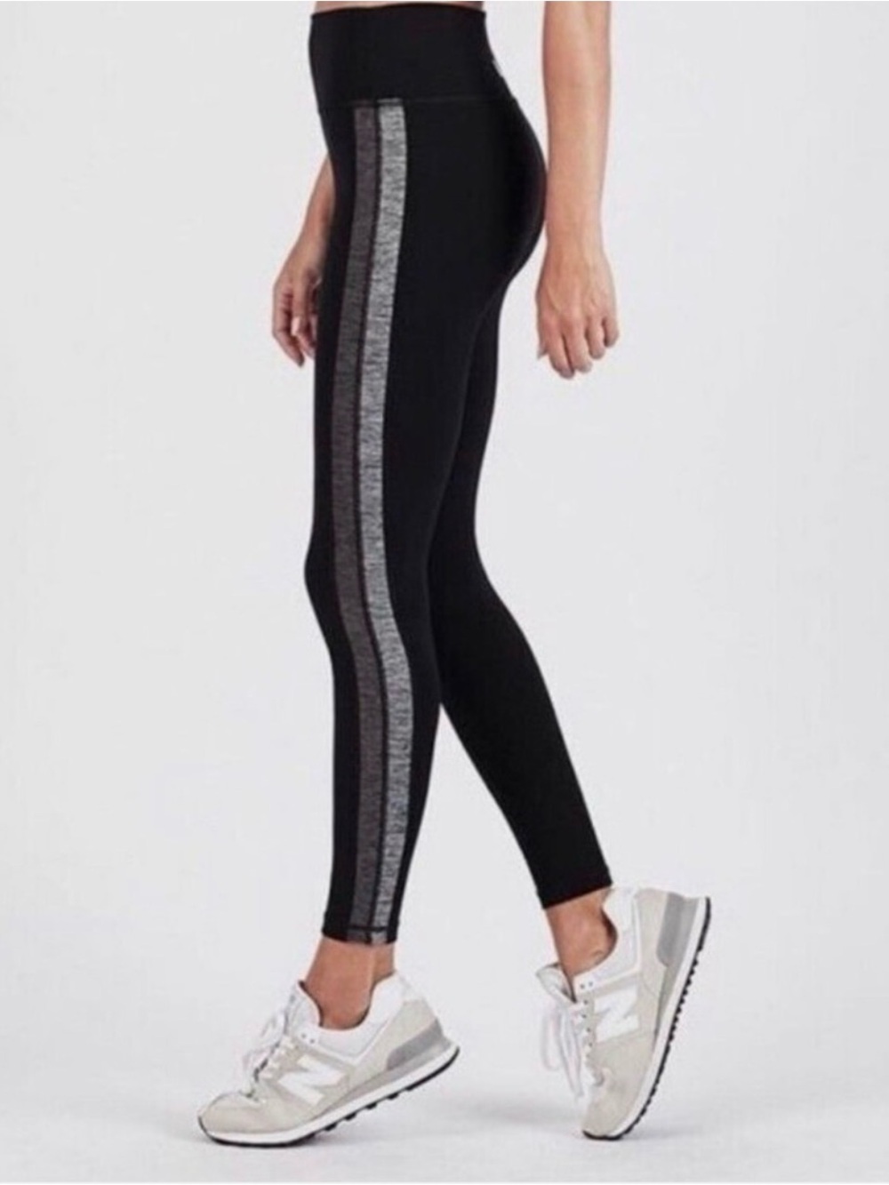 Vuori Racer High Rise Leggings Black Gray Side Stripe Athletic Sporty Medium